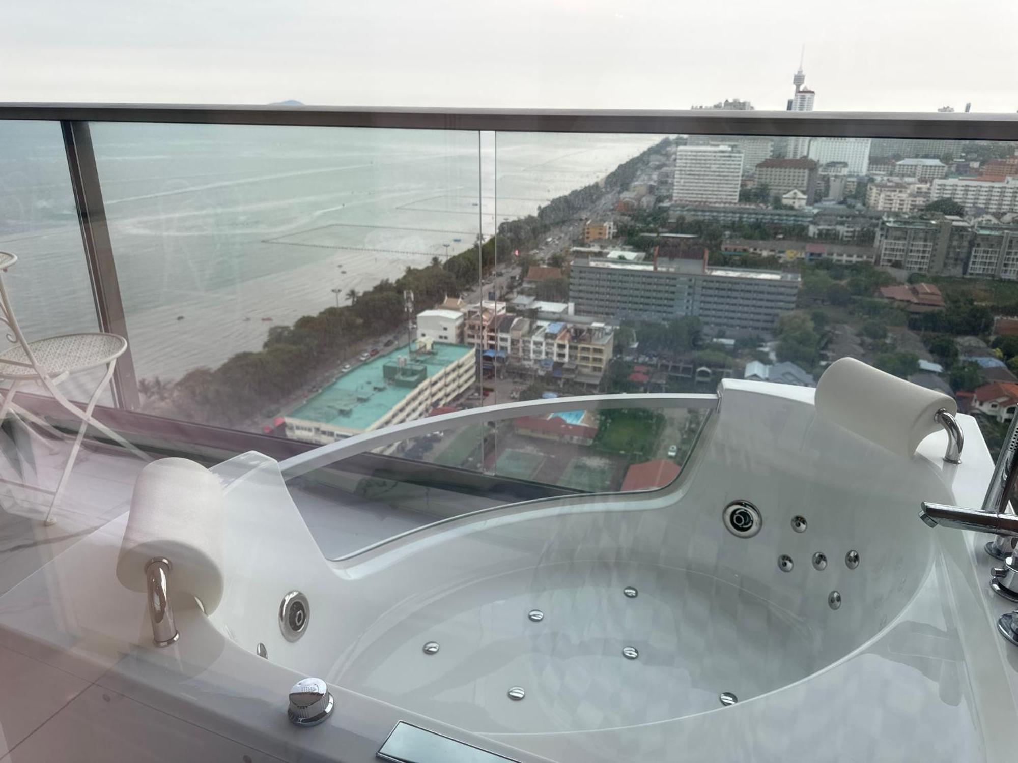 Copacabana Beach Jomtien 科帕卡巴纳海乔木提安海滩毗邻乔木提安夜市 Экстерьер фото